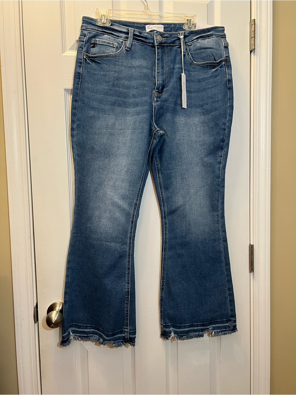 🦋 NWT KanCan Medium Blue Flare Jeans with Raw Hem size 15